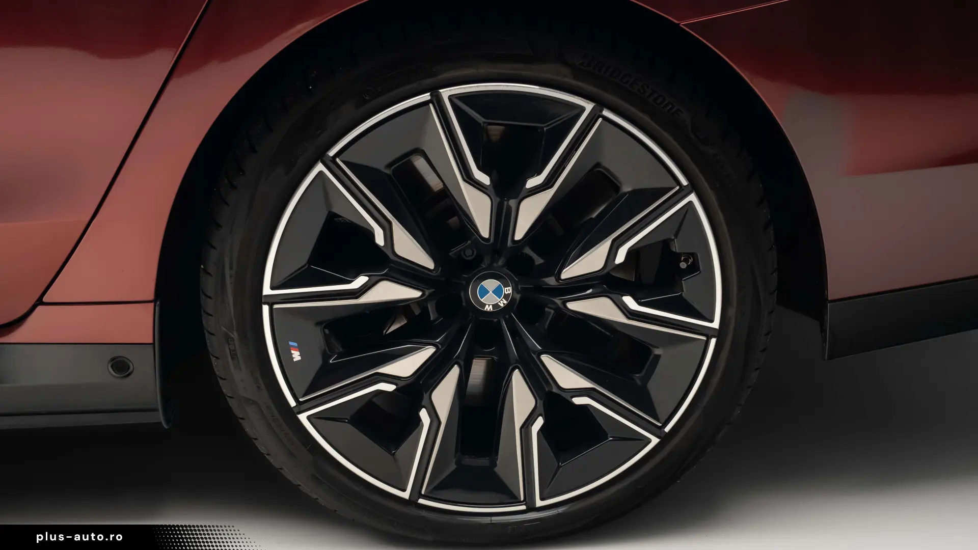 BMW M760e  HUD Pano Theatre  360 Stoc!!!