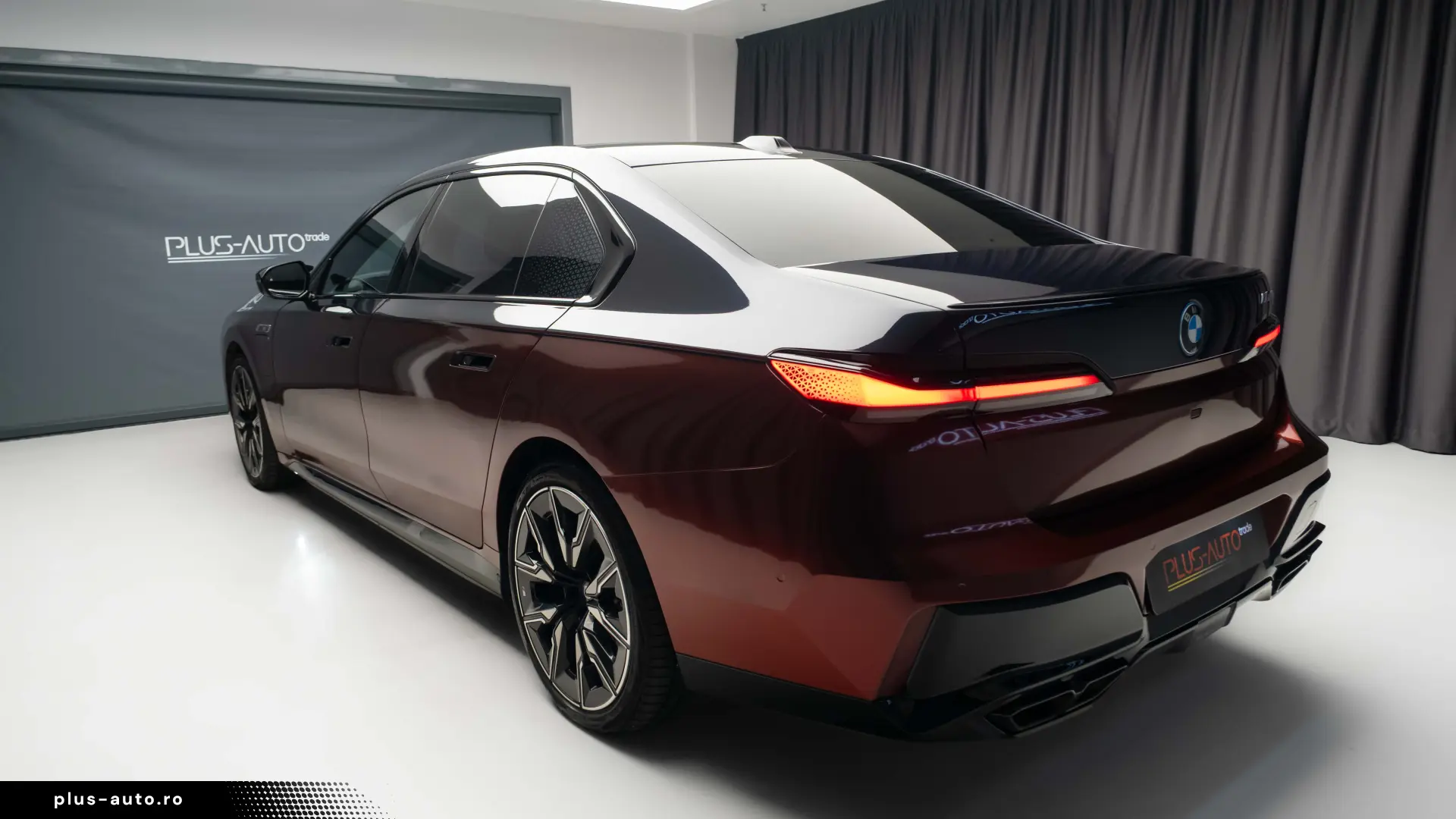 BMW M760e  HUD Pano Theatre  360 Stoc!!!