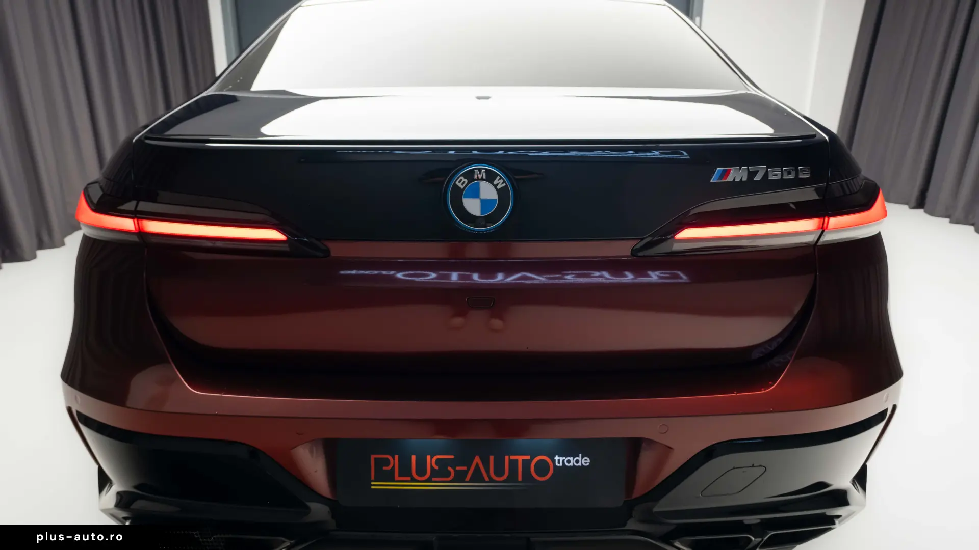 BMW M760e  HUD Pano Theatre  360 Stoc!!!