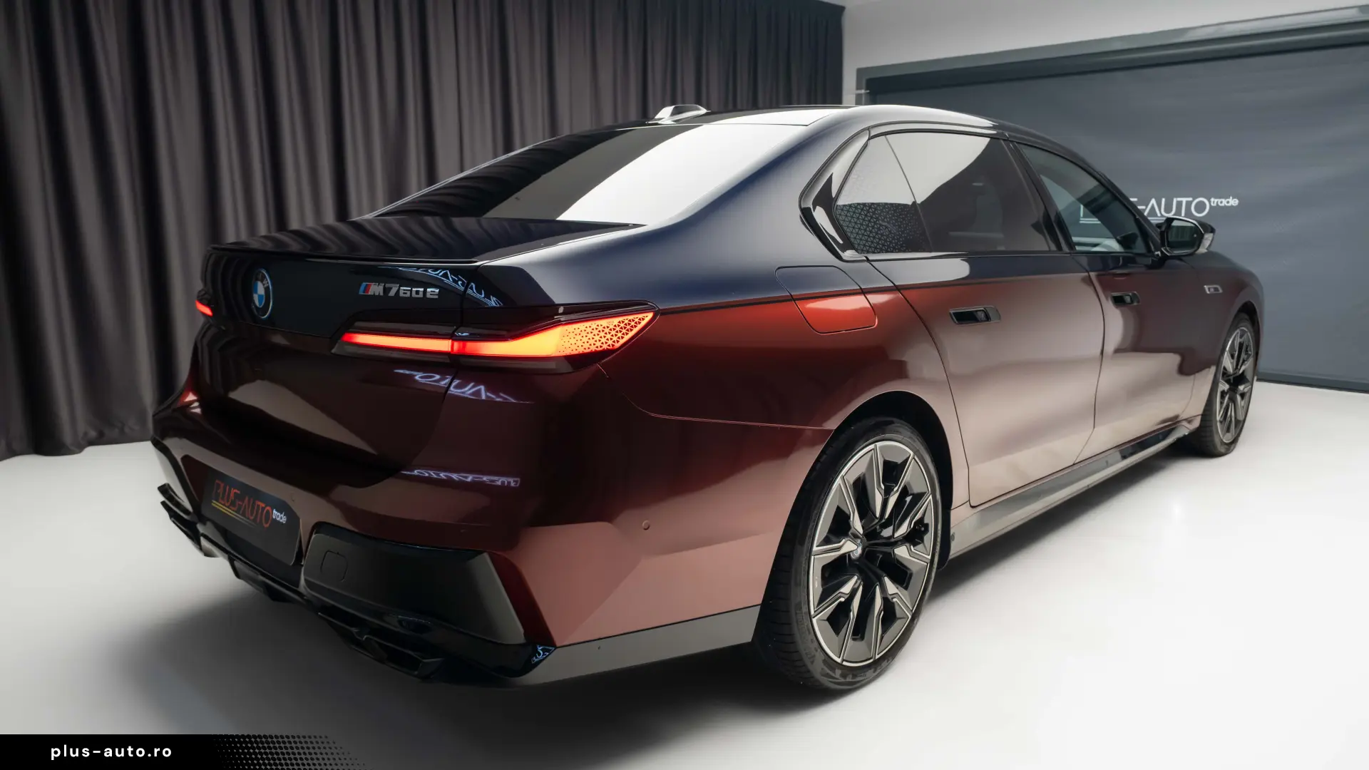 BMW M760e  HUD Pano Theatre  360 Stoc!!!
