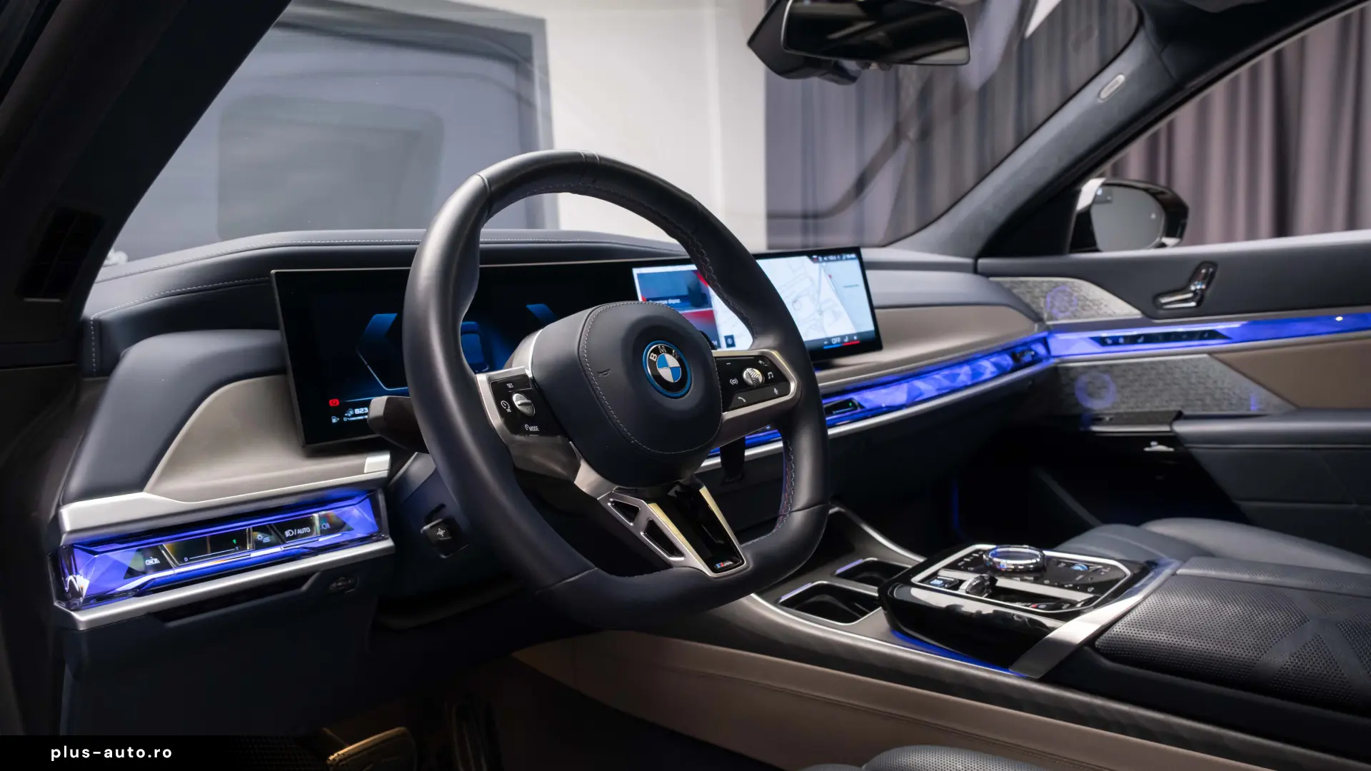 BMW M760e  HUD Pano Theatre  360 Stoc!!!