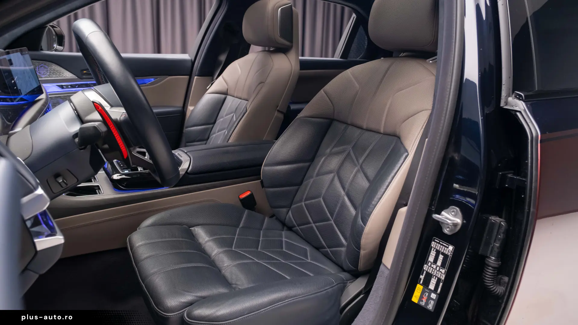 BMW M760e  HUD Pano Theatre  360 Stoc!!!