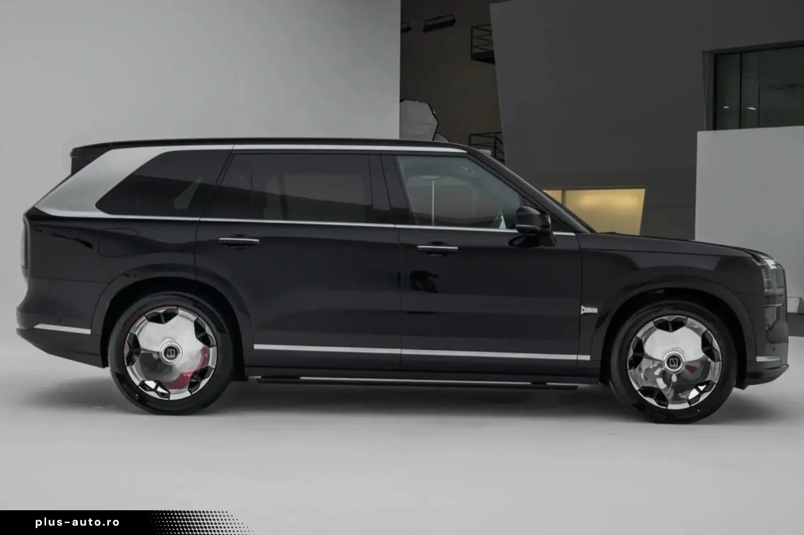 Zeekr 9X Hyper 2.0T 70 kWh (1381 CP) Plug-in Hybrid 4WD 2025