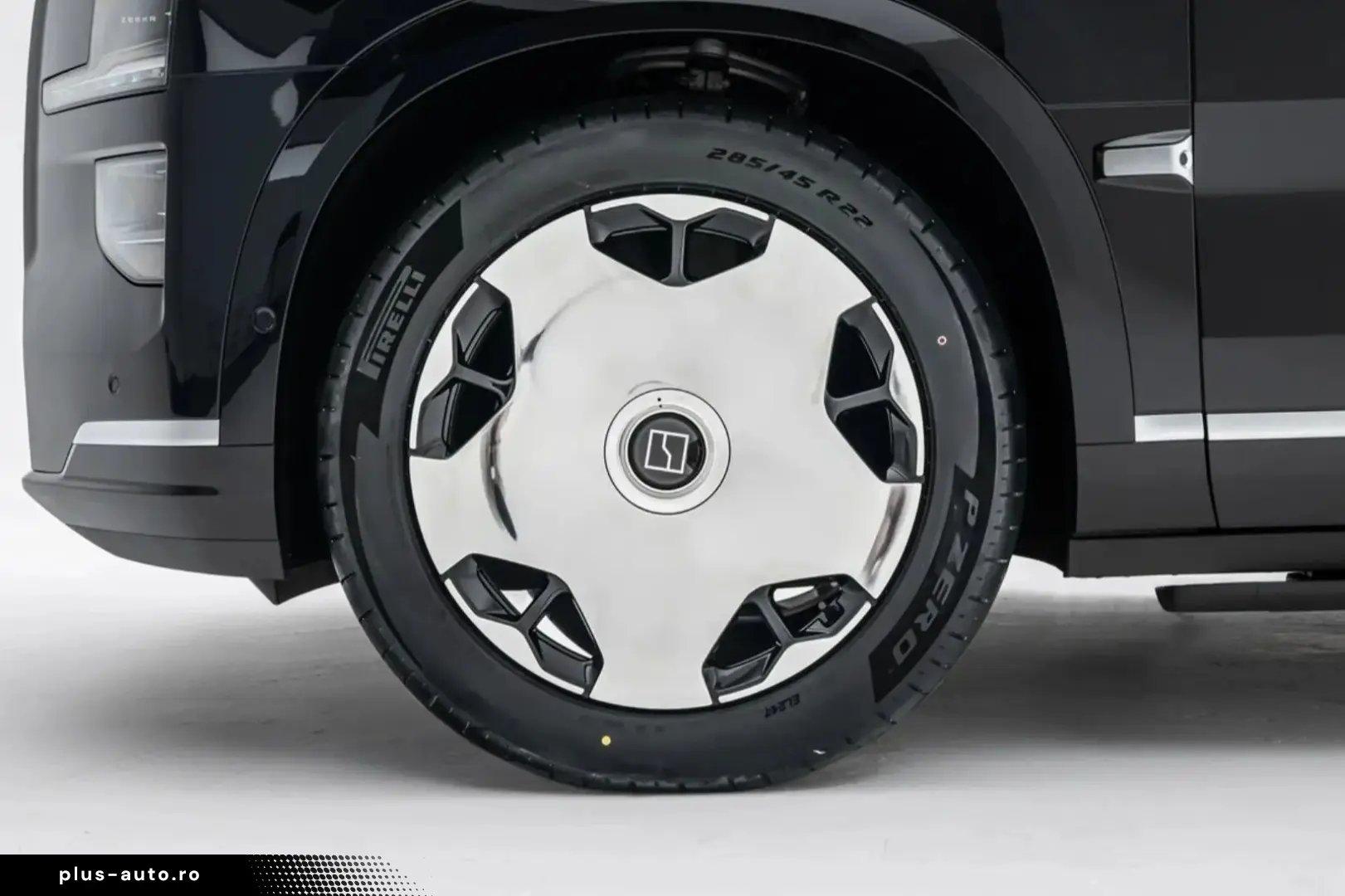 Zeekr 9X Hyper 2.0T 70 kWh (1381 CP) Plug-in Hybrid 4WD 2025