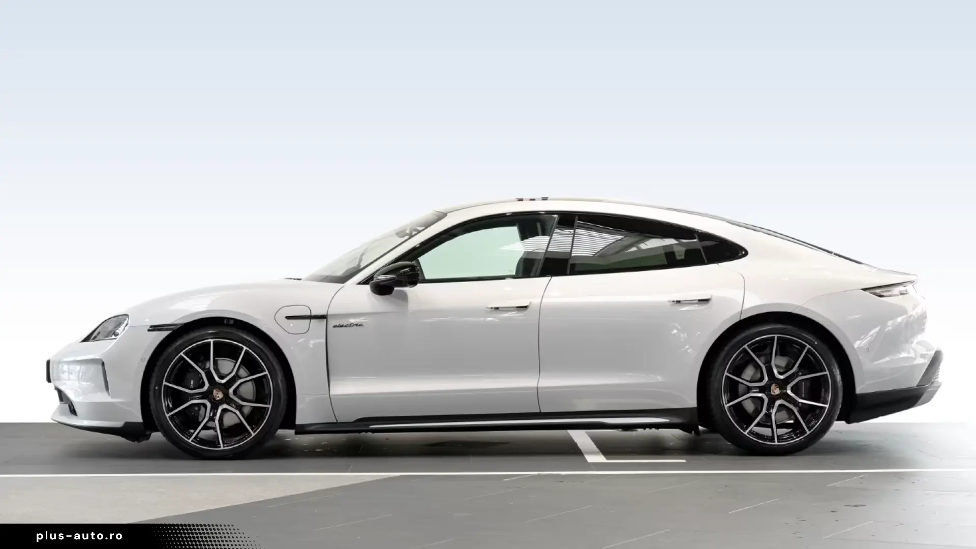 Porsche Taycan 4 Black Edition PANO SportDesign 2