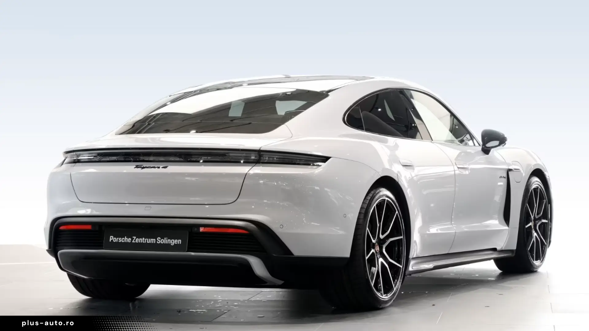 Porsche Taycan 4 Black Edition PANO SportDesign 2