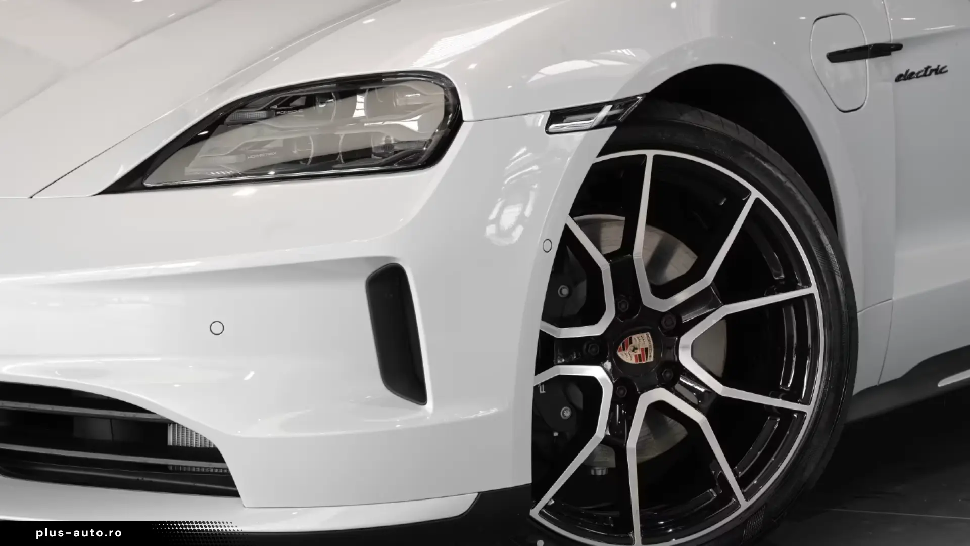Porsche Taycan 4 Black Edition PANO SportDesign 2