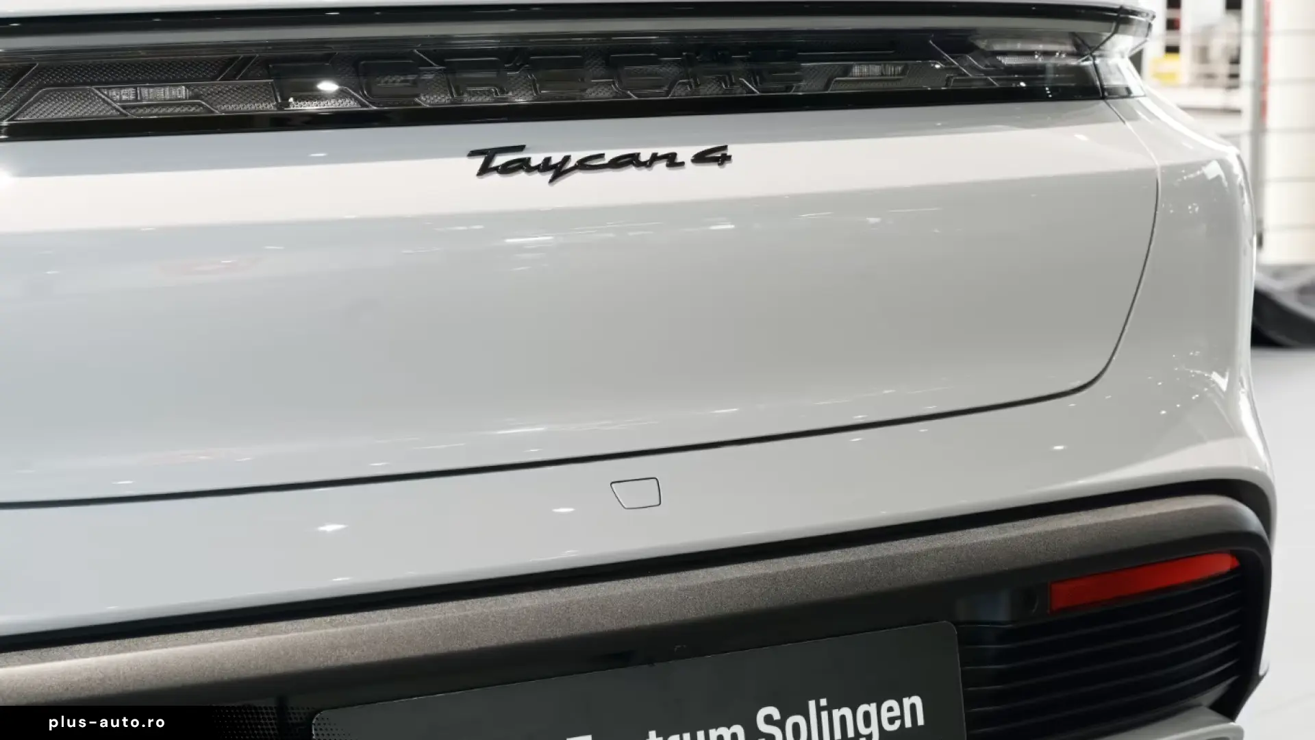 Porsche Taycan 4 Black Edition PANO SportDesign 2