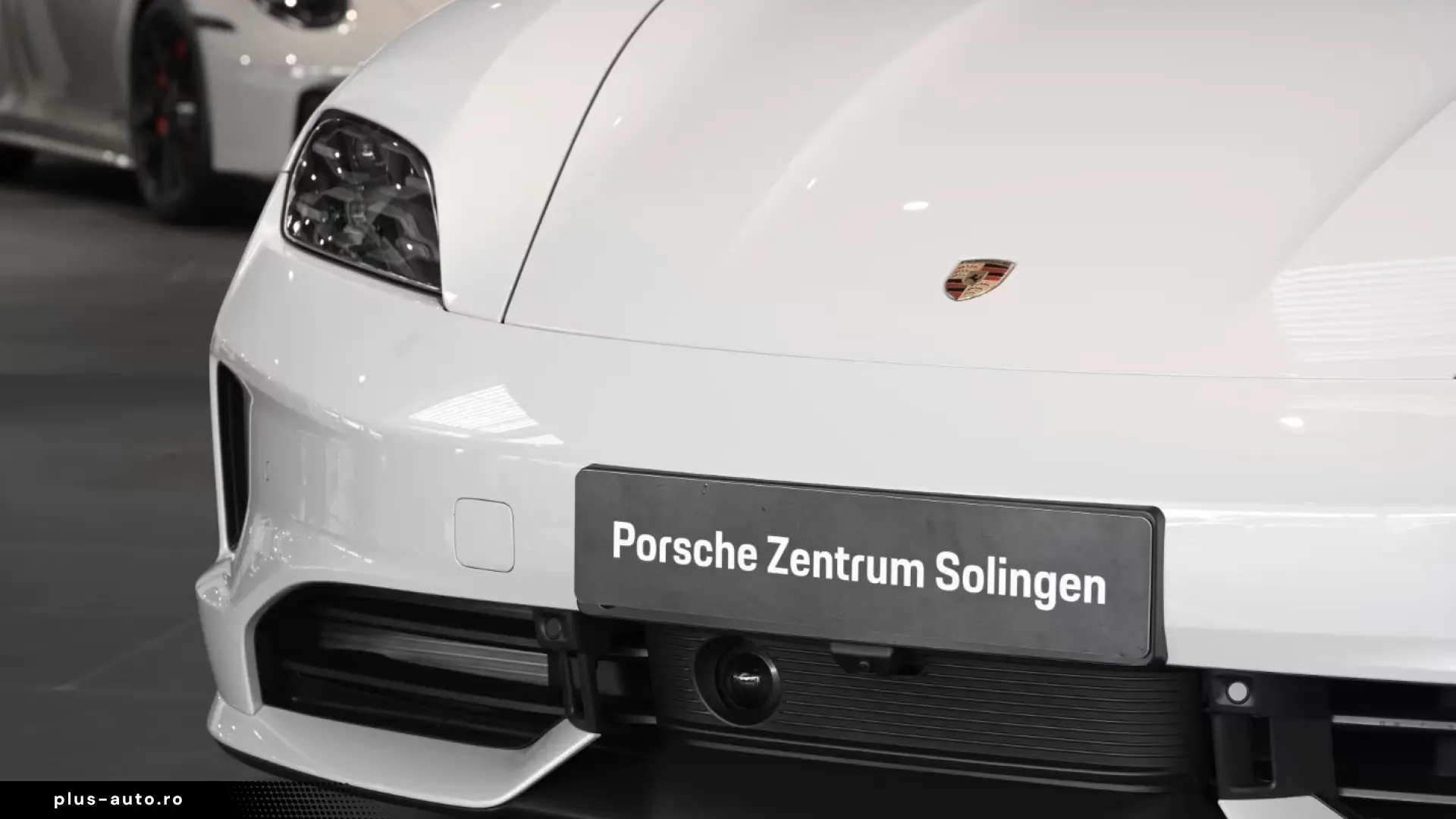 Porsche Taycan 4 Black Edition PANO SportDesign 2