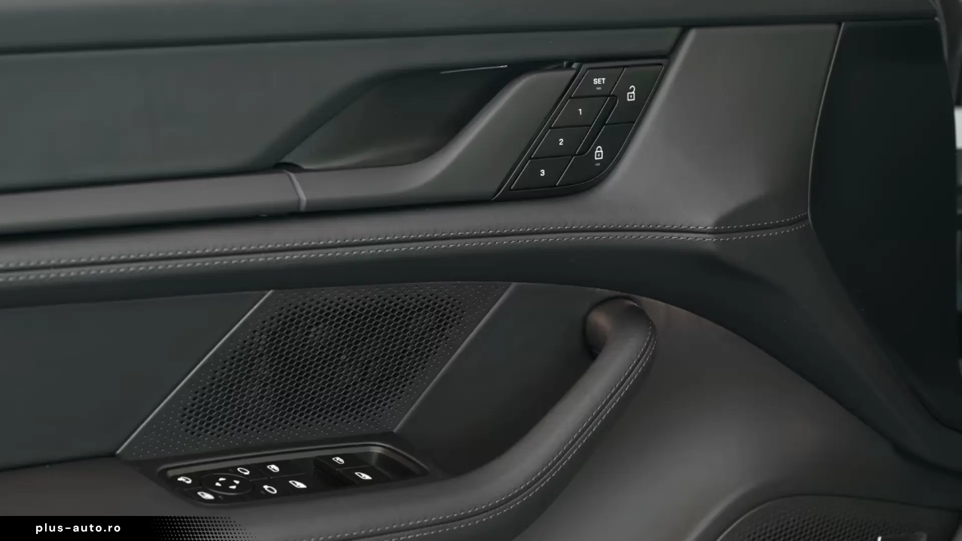 Porsche Taycan 4 Black Edition PANO SportDesign 2