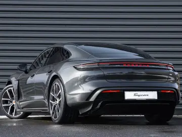 Porsche Taycan 4 Black Edition LED-Matrix Surround