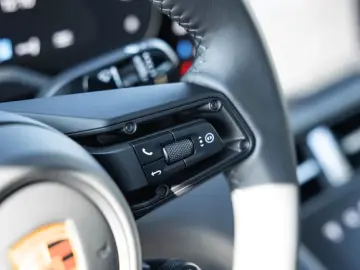 Porsche Taycan 4 Black Edition LED-Matrix Surround
