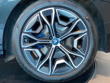 BMW iX 40 Sport Excellence Laser M-Sitz Sbel ACC 22