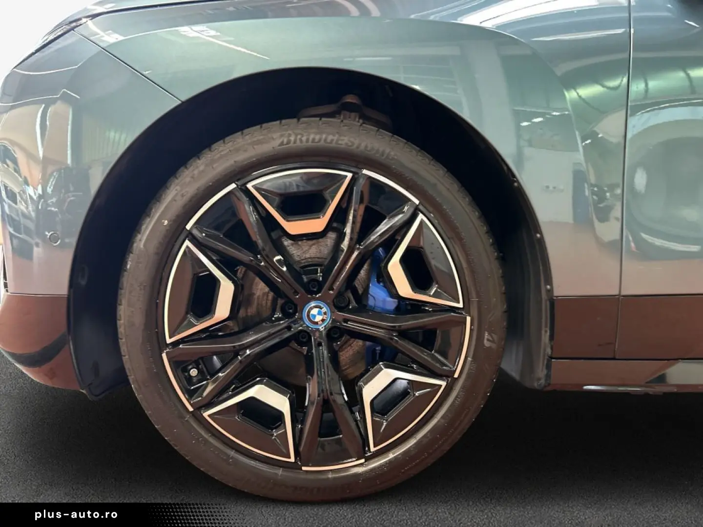 BMW iX xDrive40  AHK Pano H K