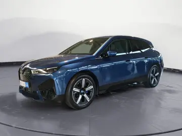 BMW iX xDrive40 AHK ACC Laserlicht