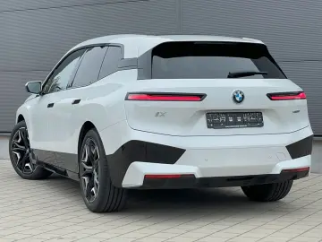 BMW iX 50 xDrive Sport Sitzbelüftung Pano 360  H K