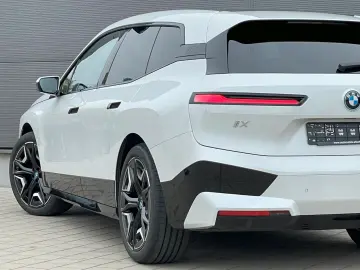 BMW iX 50 xDrive Sport Sitzbelüftung Pano 360  H K