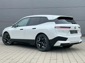 BMW iX 50 xDrive Sport Sitzbelüftung Pano 360  H K