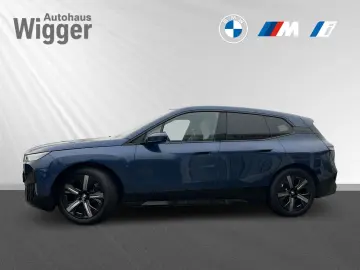 BMW iX xDrive50 HUD AHK Panoramadach Harman Kardon