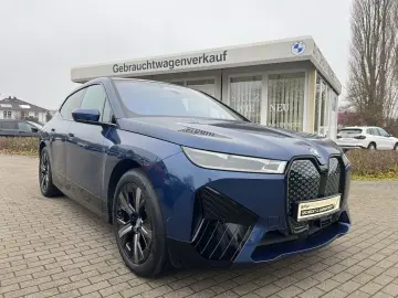 BMW iX xDrive50 HUD AHK Panoramadach Harman Kardon