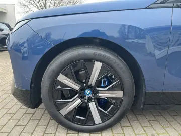 BMW iX xDrive50 HUD AHK Panoramadach Harman Kardon