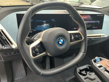 BMW iX xDrive50 HUD AHK Panoramadach Harman Kardon