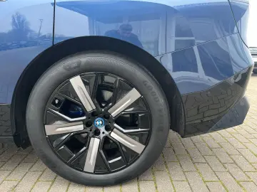 BMW iX xDrive50 HUD AHK Panoramadach Harman Kardon