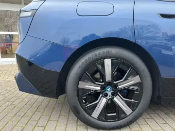 BMW iX xDrive50 HUD AHK Panoramadach Harman Kardon