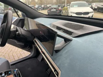 BMW iX xDrive50 HUD AHK Panoramadach Harman Kardon