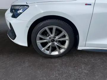 AUDI Sportback 30 TFSI Aut S-Line KAMERA LED ACC Navi