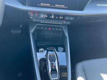 AUDI Sportback 30 TFSI Aut S-Line KAMERA LED ACC Navi