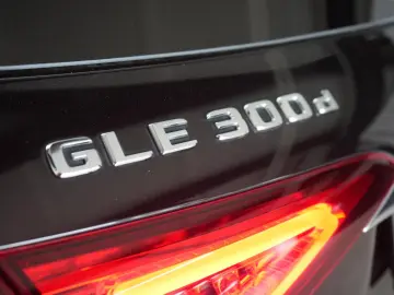 MERCEDES-BENZ GLE 300 d 4Matic  AMG Distronic Kam