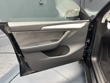 TESLA Model Y Performance Dual AWD
