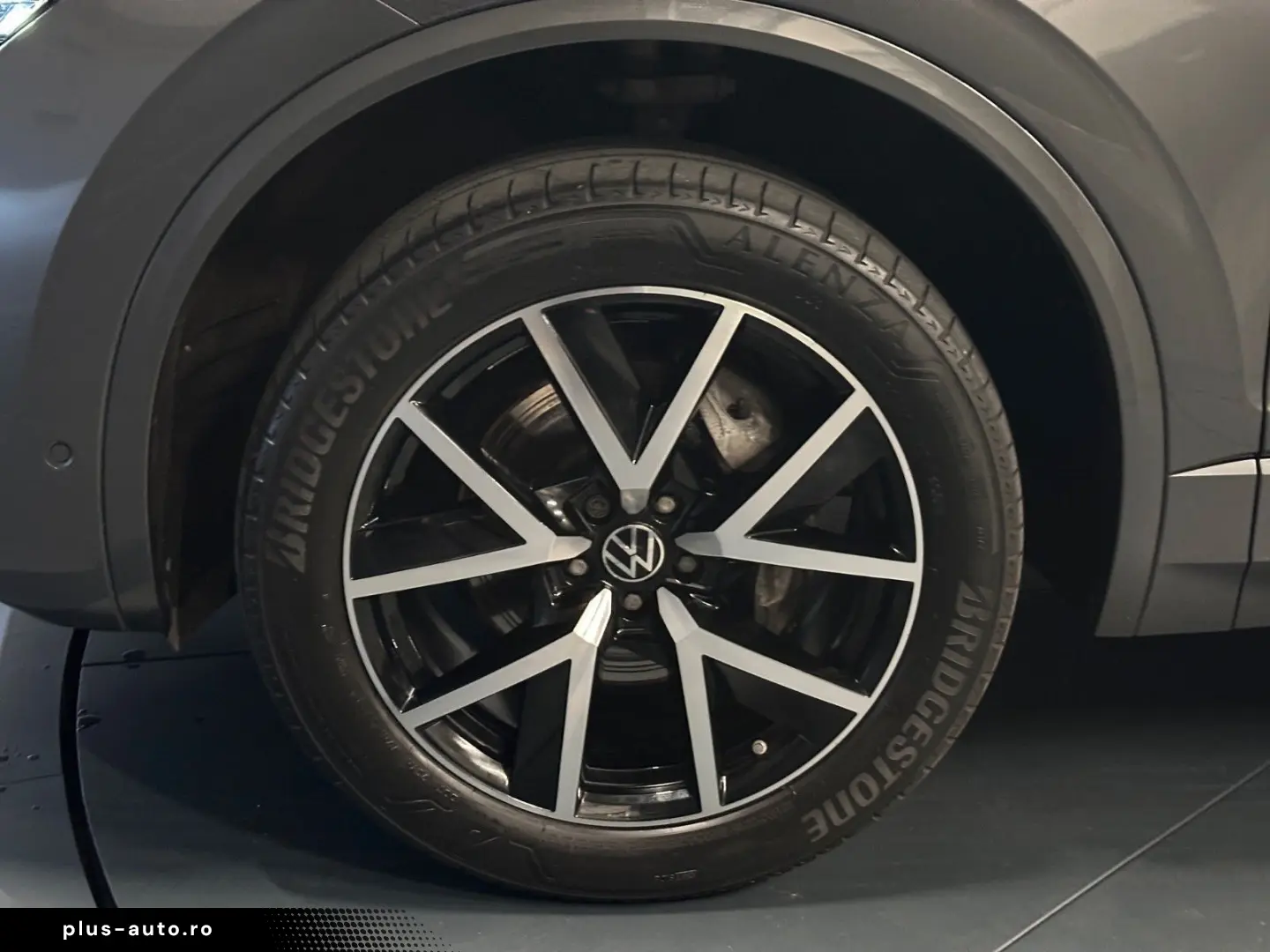 VW Touareg R-Line 4Motion Garantie 12 luni