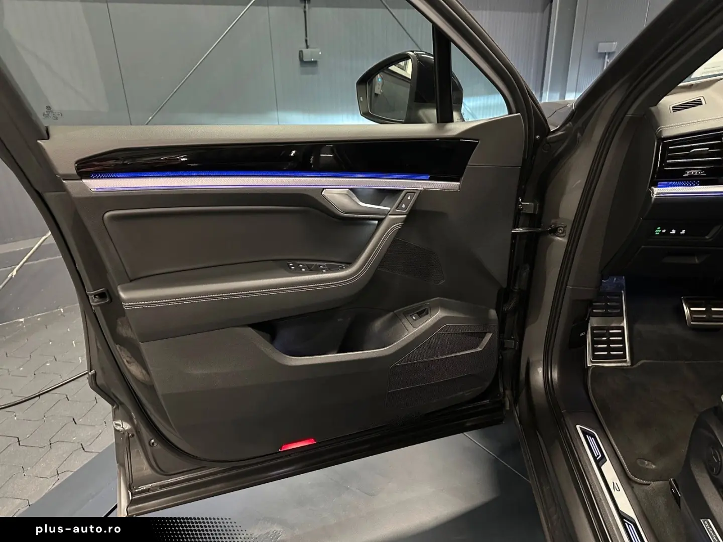 VW Touareg R-Line 4Motion Garantie 12 luni