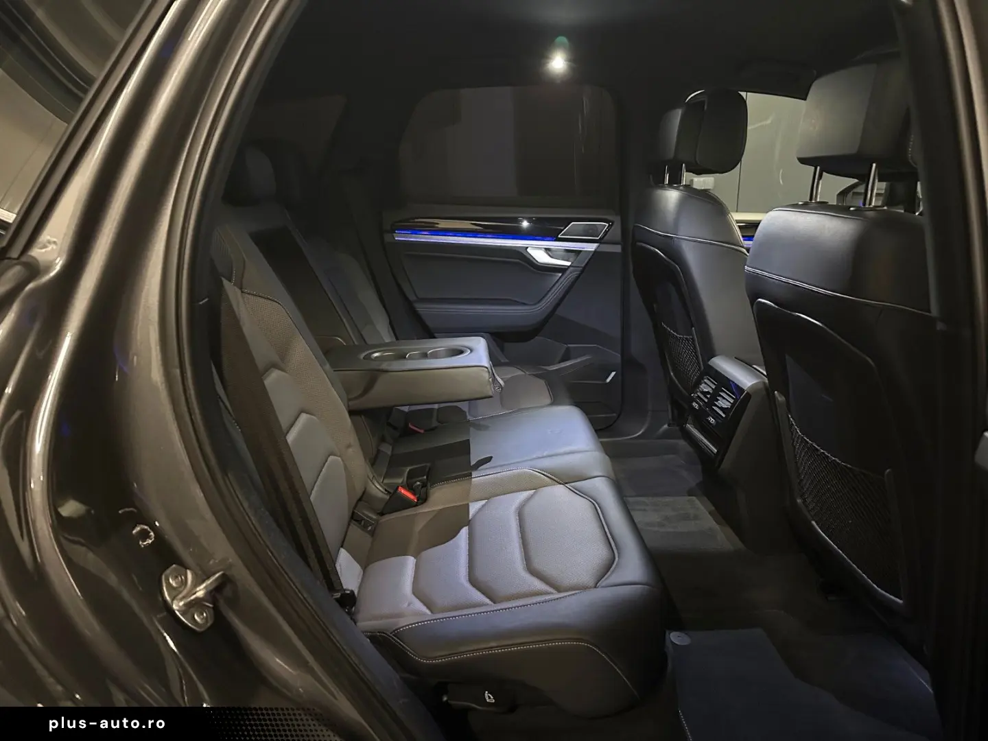 VW Touareg R-Line 4Motion Garantie 12 luni