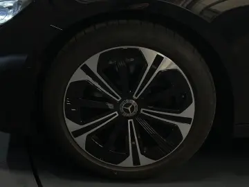 MERCEDES-BENZ E 220 d Avantgarde Garantie 12 luni