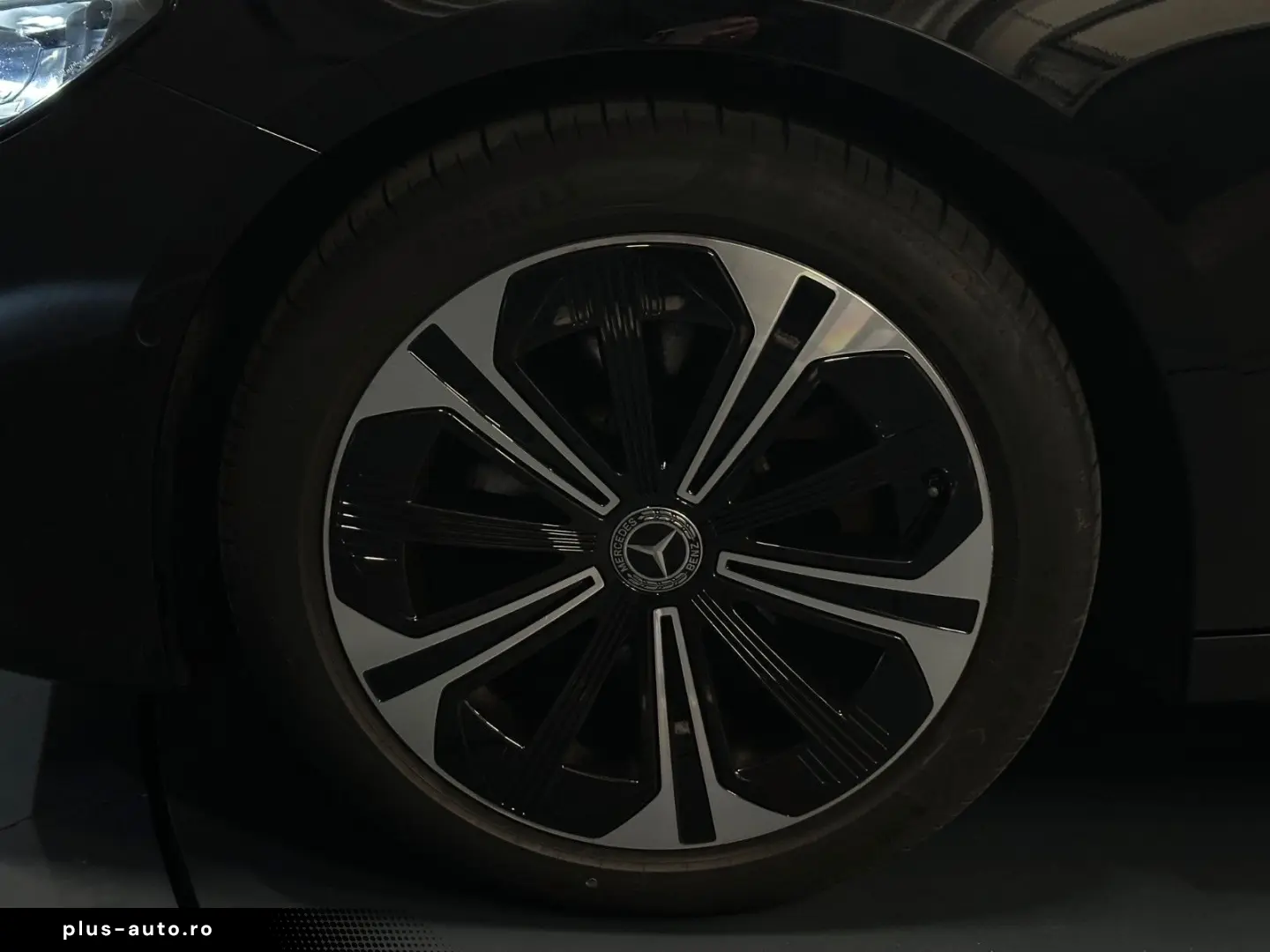 MERCEDES-BENZ E 220 d Avantgarde Garantie 12 luni