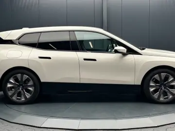 BMW iX xDrive40 Garantie 12 luni