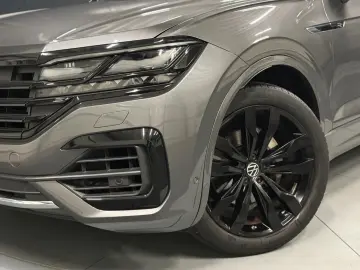VW Touareg R-Line 4Motion - Garantie 12 luni