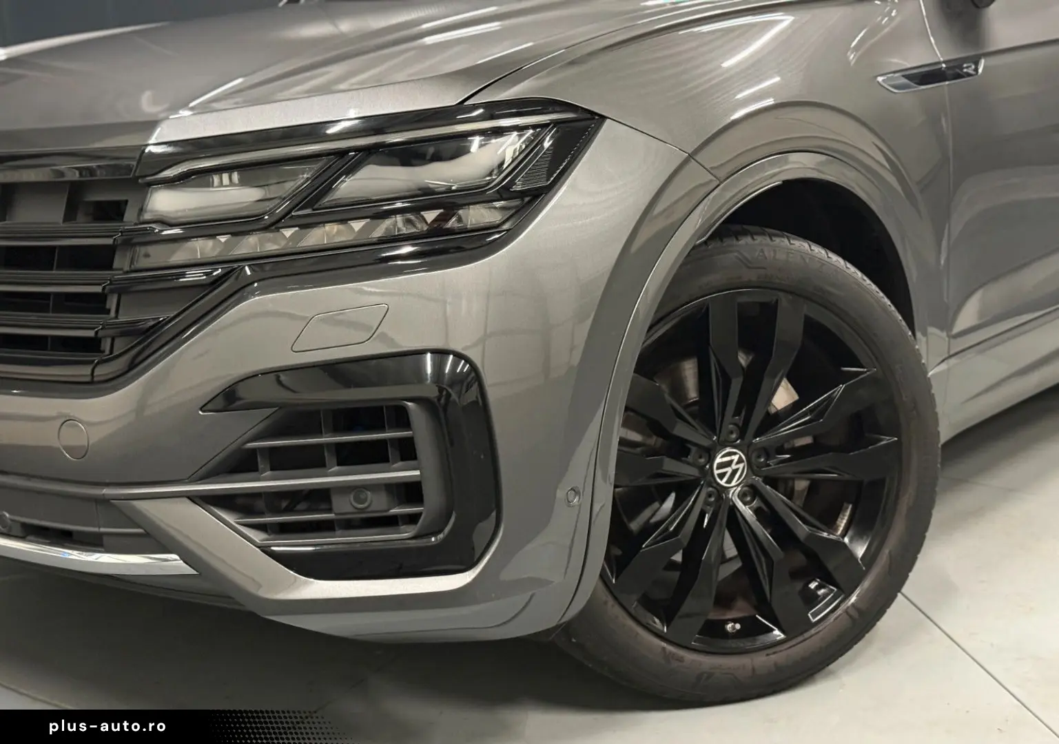VW Touareg R-Line 4Motion - Garantie 12 luni