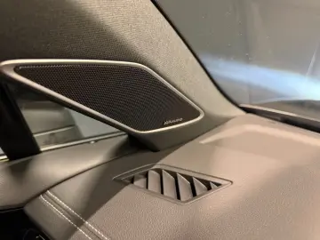 VW Touareg R-Line 4Motion - Garantie 12 luni