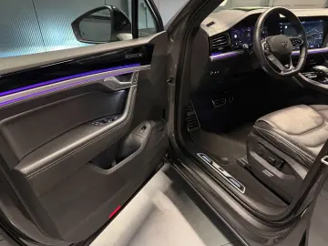 VW Touareg R-Line 4Motion - Garantie 12 luni