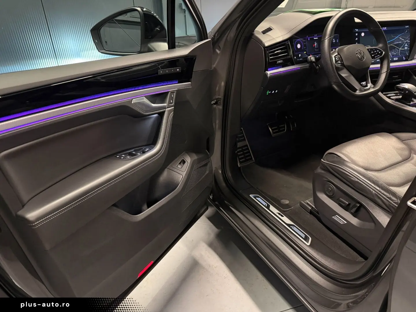VW Touareg R-Line 4Motion - Garantie 12 luni