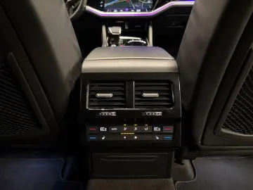 VW Touareg R-Line 4Motion - Garantie 12 luni