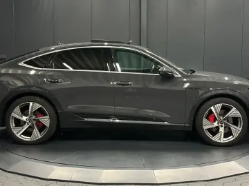 AUDI Q8 e-tron Sportback 50 quattro - Garantie 12 luni