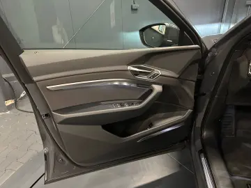 AUDI Q8 e-tron Sportback 50 quattro - Garantie 12 luni