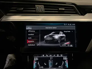 AUDI Q8 e-tron Sportback 50 quattro - Garantie 12 luni