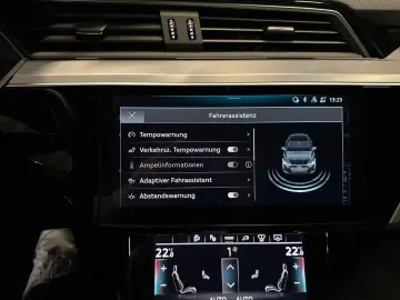 AUDI Q8 e-tron Sportback 50 quattro - Garantie 12 luni