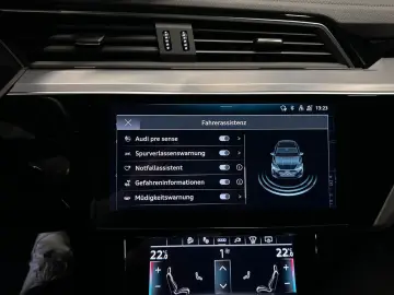 AUDI Q8 e-tron Sportback 50 quattro - Garantie 12 luni
